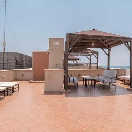 Апартаменты Viola Penthouse & Jacuzzi 3 Bedroom Penthouse Vokolidha