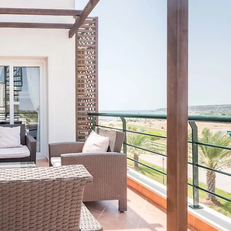 Апартаменты Viola Penthouse & Jacuzzi 3 Bedroom Penthouse